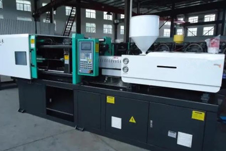 PVC管接頭注塑機(jī)啟動(dòng)前需要做哪些準(zhǔn)備工作？