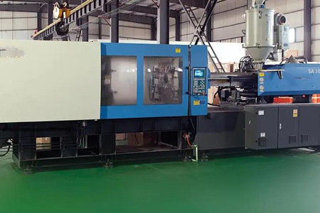 大型二板注塑機(jī)多少錢一臺(tái)？幾十萬到上百萬人民幣！